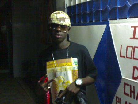 da flyest co;in true in a bubble ray ban glassses